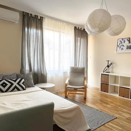 Lovely With Balcony In Old Town By Flat Mаnаger *